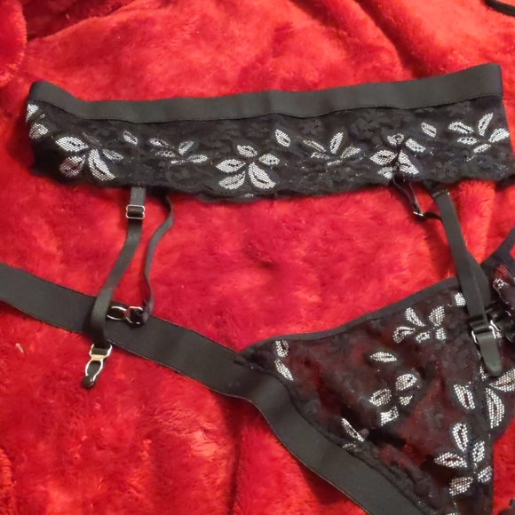Women's 3 piece lace bralette set $10 - Picture 4 of 4